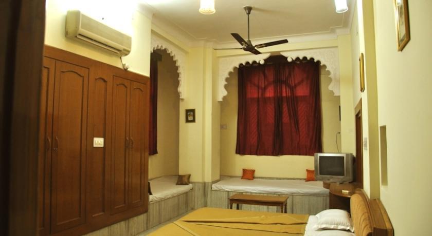 Kiran Palace Ξενοδοχείο Ουνταϊπούρ Δωμάτιο φωτογραφία
